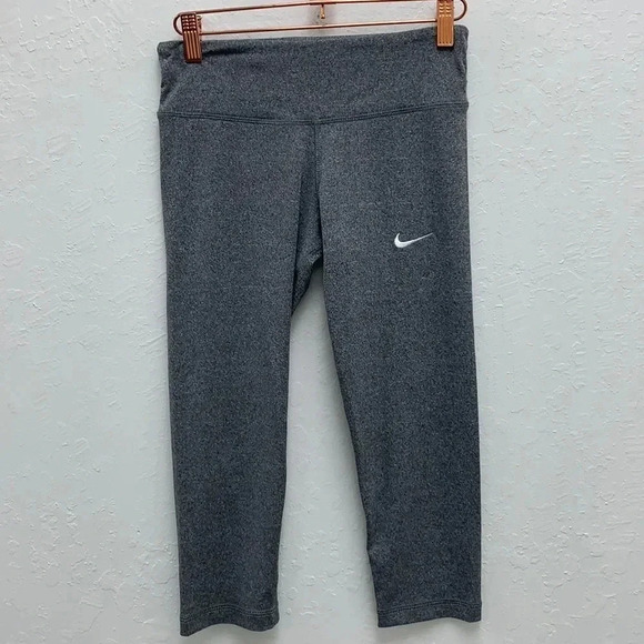Nike Dri-Fit NWT Capri Leggings Gray Size Small - Picture 1 of 4